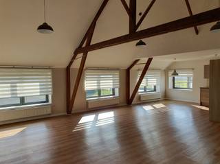 Ruime app van 152m² bewoonbaar opp boven funeranium.  Voor dit goed onderhouden appartement zijn we op zoek naar iemand die tevens ook PT of FT wil...