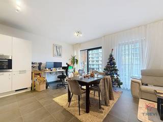 AUDERGHEM, in een groene omgeving en in een nieuw gebouw, "Résidence Delvaux", dicht bij het openbaar vervoer en winkels, mooi ONBESCHIKT...