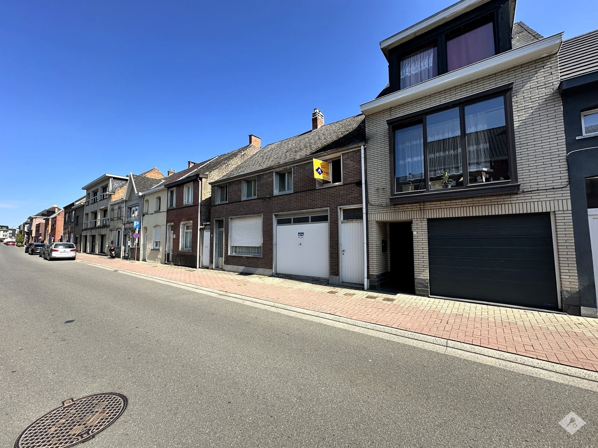 Ruime woning met drie slaapkamers, garage en grote tuin - foto 2