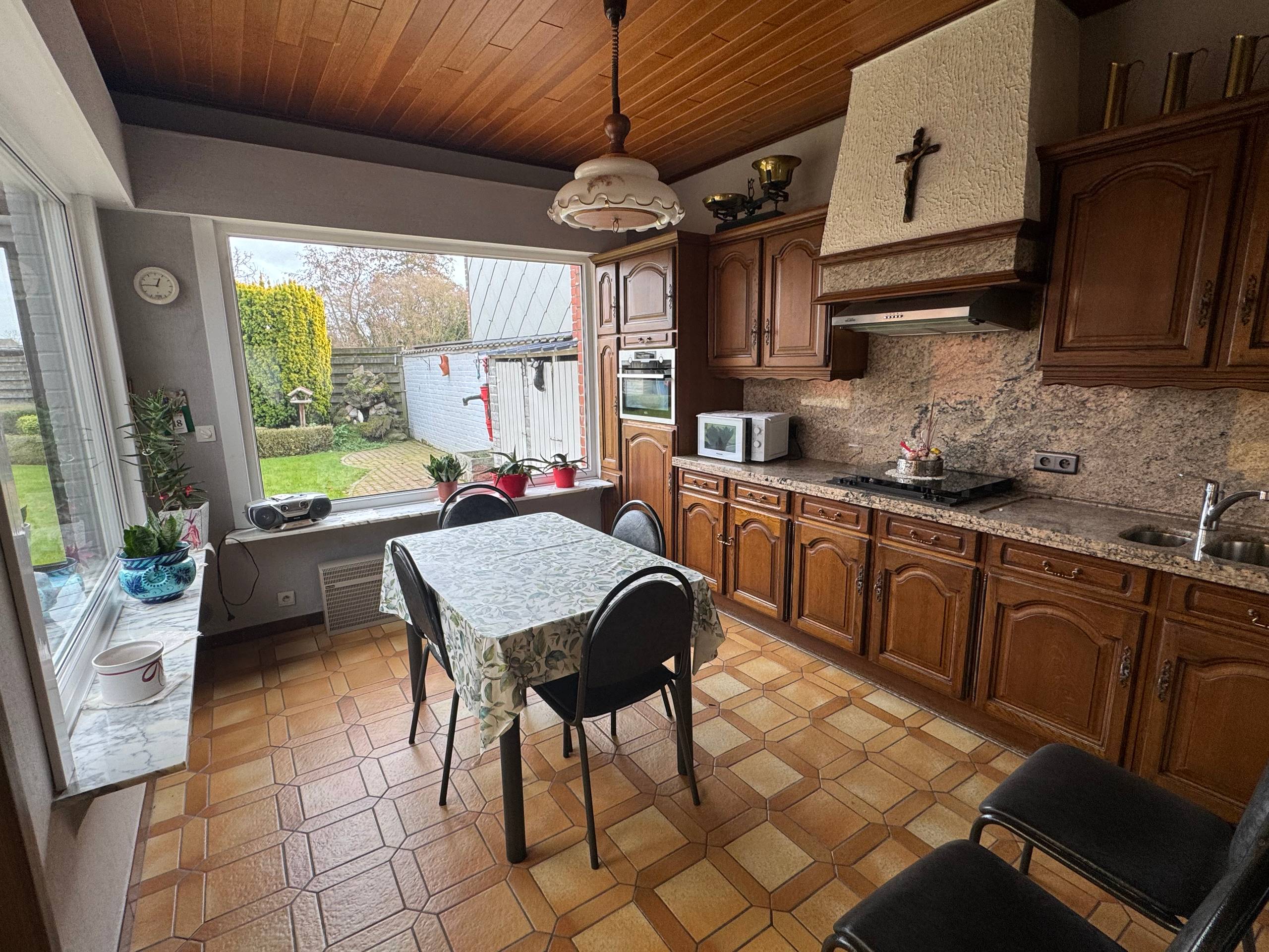 Ruime verzorgde woning met 6 kamers en garage. - foto 4