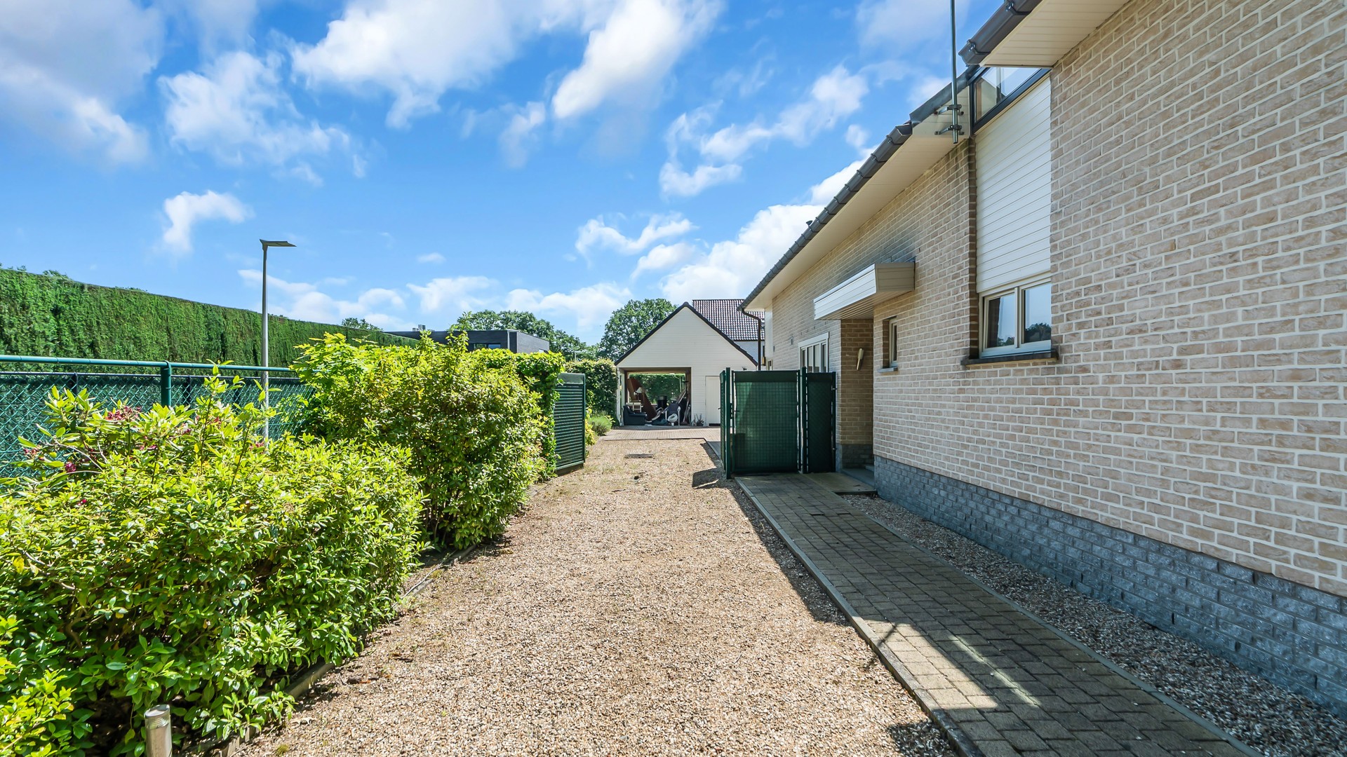 Ruime en instapklare woning met zwembad in Genk (Bret) - photo 3