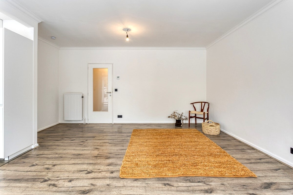 Gerenoveerd gelijkvloers appartement met 3 slaapkamers - foto 4