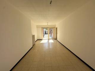 De woning bestaat uit:Gelijkvloers: leefruimte - leefkeuken - veranda - garage - toiletVerdieping: nachthal - 3 slaapkamers -...