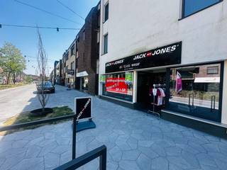 Gunstig gelegen handelsruimte met een bruikbare oppervlakte van +/- 130 m² in het centrum van Houthalen. <br /><br />Dit pand omvat o.a. de handelsruimte, apart toilet, berging en kleine keuken.