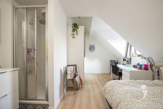 Gerenoveerd studentenhuis met 5 kamers op topligging in LeuvenOp een uitstekende locatie aan het Quinten Metsysplein te Leuven bevindt zich dit...