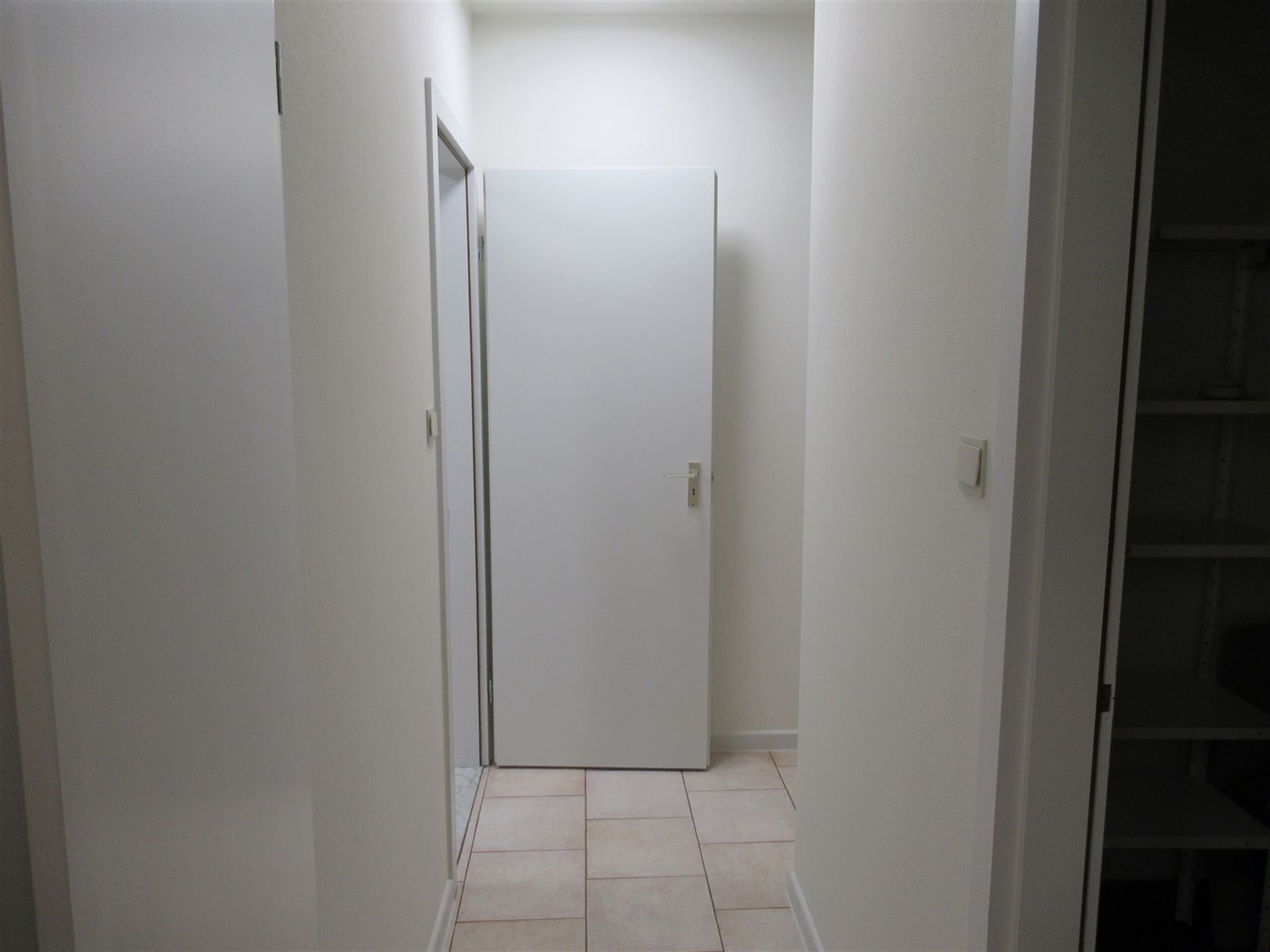 Appartement met 2 slaapkamers in centrum van Sint-Truiden. - foto 4