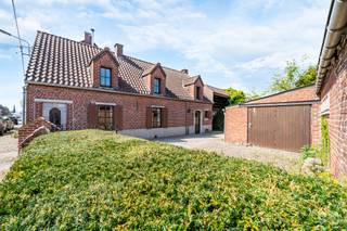 Charmante boerderij met prachtige volumes en professioneel potentieelGelegen in een aangename omgeving, deze authentieke boerderij heeft een...