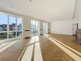 WOLUWE-SAINT-PIERRE, Quartier Montgomery - Magnifique appartement ± 290m² avec deux balcons ± 15m², au 4ème étage d'un bel immeuble des années 50...