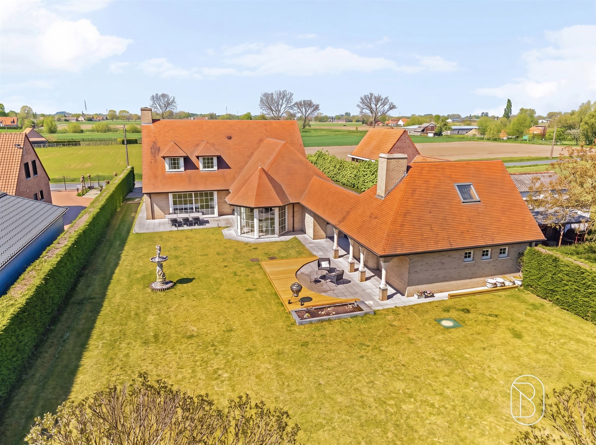Perfect onderhouden grote villa op 3000m2. - foto 1