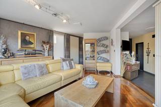 Bent u op zoek naar een halfopen bebouwing te koop in het groene en gunstig gelegen Schelle? Dit instapklare huis is gelegen in de Pastorijstraat...