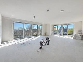 Dit nieuwbouw dakappartement in Snaaskerke biedt alle modern comfort en een uitzonderlijk ruimtelijk gevoel. De duplex beschikt over een...