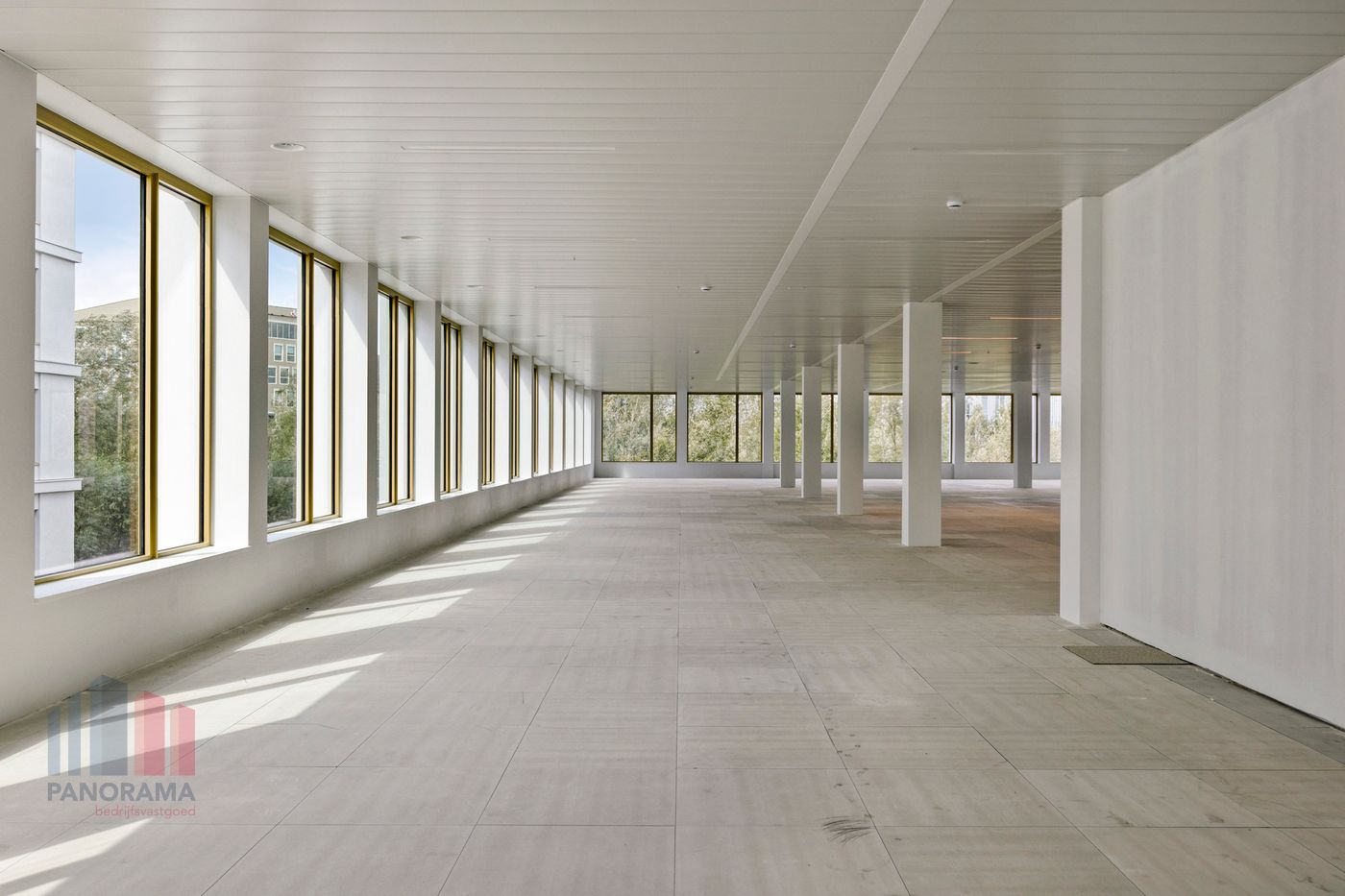 Uniek kantoorgebouw op absolute toplocatie met visibiliteit van de R4 - foto 3