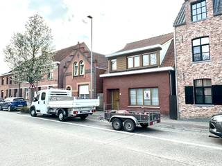 BENIEUWD? VRAAG EEN AFSPRAAK AAN VIA WWW. HILLEWAERE.BE EN KLIK OP DE RODE KNOP 'BEZOEK AANVRAGEN'.Op wandelafstand van de gezellige dorpskern van...