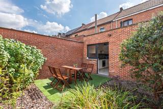 Uitstekende en goed gelegen woning met o.a. 2 ruime slaapkamers, zolderverdieping en private stadstuin. Het geheel ligt op een perceel van ca. 100...