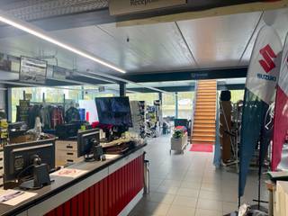 <span>Located on Chaussée de Mons in Rebecq, this mixed-use building offers an ideal opportunity to combine business and residential use.</span><br /><br /><span>Features:</span><br /><span>Land: ± 3,157 m²</span><br /><span>Showroom ± 435 m² + workshop ± 435 m²</span><br /><span>Offices / mezzanine (± 320 m²)</span><br /><span>Spacious apartment with terrace (approx. 310 m²)</span><br /><span>Approx. 15 parking spaces</span><br /><span>Highlights:</span><br /><span>✔ Excellent visibility on a busy thoroughfare</span><br /><span>✔ Easy access</span><br /><span>✔ Ideal for self-employed professionals, SMEs, or investors</span><br /><span>✔ Multiple potential uses</span><br /><br /><span>📞 A rare opportunity—don’t miss out! Contact us to schedule a tour.</span>