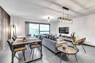 Voor meer info of een bezoek, bel 053 59 49 32 - Op een strategische uitvalsbasis in Ninove bevindt zich dit recent gelijkvloers appartement (+/-...