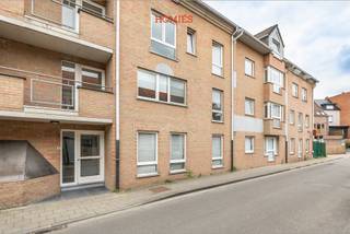 Deze ondergrondse autostaanplaatsen, in het gebouw City Gardens, is gelegen aan de Petermannenstraat 2B in Leuven. De plaats is gemakkelijk...