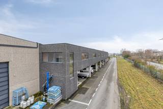 At an excellent visible location in the Hedersbrug industrial zone (Pathoekeweg 150 m²), we offer this ready-to-move-in and bright office space...