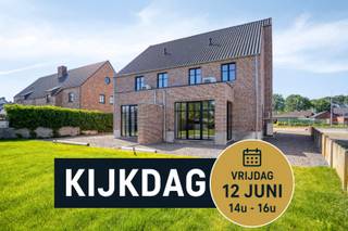 Vraagprijs: € 480.000 excl. 21% BTW <br /><br />=> Ligging <br />De Grote Baan in Ellikom (deelgemeente van Oudsbergen) bevindt zich langs de N73, een belangrijke verbindingsweg tussen Bree, Peer en Bocholt. Deze centrale ligging biedt vlotte bereikbaarheid naar omliggende steden en voorzieningen.<br /><br />=> Indeling<br />- Inkomhal <br />- Apart gastentoilet<br />- Leefruimte met open keuken<br />- Bergruimte<br /><br />=> Verdieping<br />- Nachthal<br />- Apart toilet<br />- Drie slaapkamers<br />- Twee badkamers<br /><br />=> Zolder<br />- Zolderruimte<br />- Technische ruimte<br /><br />=> Comfort<br />- Warmtepomp (lucht-water) via vloerverwarming<br />- Aluminium (steel-look) ramen met driedubbele beglazing<br />- Zonnepanelen (4600 WP - 10 panelen)<br />- Ventilatiesysteem D<br />- Domotica aanwezig<br />- Regenwaterput van 10.000 liter met recuperatie toiletten en buitenkraan<br /><br />=> Meerwerken:<br />- Carport<br />- Afwerking zolder met gyproc<br />- Alarmsysteem<br />- Tuinaanleg<br />- Bestrating