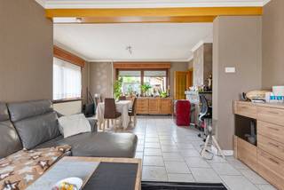 Stap binnen in deze prachtige, instapklare halfopen woning met 3 slpk., 2 badk., oprit, grote garage, terras en tuin op 04 are 78 ca. Deze woning...