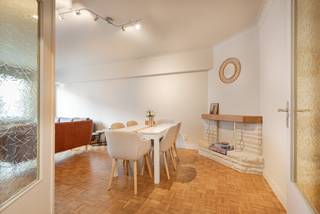 In de geliefde Maria-Theresiastraat, pal in het bruisende centrum van Leuven, bevindt zich dit perfect onderhouden appartement met een...