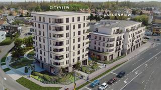 Mooi 2 slpk appartement gelegen op de 1ste verdieping. Ontdek site Crollet een hedendaags nieuwbouwproject met 70 ruime en lichtrijke appartementen, een doordachte architectuur en bijzondere aandacht voor energiezuinig wooncomfort. Het project biedt een gevarieerd aanbod van appartementen met 1, 2 of 3 slaapkamers, telkens met een eigen terras. Dankzij de verschillende oppervlaktes, indelingen en oriëntaties is er zowel een geschikt appartement voor starters en koppels als voor gezinnen, investeerders of wie comfortabel en onderhoudsvriendelijk wil wonen.<br /><br />Site Crollet kiest resoluut voor duurzaam en toekomstgericht wonen. De appartementen worden bijzonder energiezuinig opgeleverd (E-peil onder E20) en zijn voorzien van vloerverwarming, ventilatiesysteem D, zonnepanelen en een warmtepomp.<br /><br />Afwerking met kwalitatieve materialen en de werken worden uitgevoerd door een gerenommeerde aannemer.<br /><br />Onder het gebouw wordt een ruime ondergrondse parkeergarage voorzien, aangevuld met private bergingen en fietsenstallingen.<br />Zo wordt ook het praktische wooncomfort integraal meegenomen in het ontwerp van het project.<br /><br />Qua locatie bevinden we ons op de grens van Wommelgem en Deurne, vlak bij de R11 en een van de belangrijkste invalswegen naar Antwerpen. Ook met het openbaar vervoer is de verbinding uitstekend. Daarnaast bevinden tal van voorzieningen en recreatiemogelijkheden, waaronder een supermarkt, Fort 2, het Rivierenhof, scholen, sportaccommodaties en handelszaken, zich op wandel- of fietsafstand.<br /><br />Site Crollet combineert zo de bereikbaarheid van de stad met het wooncomfort van Wommelgem.<br /><br />Of u nu op zoek bent naar uw eerste eigen appartement, meer ruimte voor het gezin, een comfortabele woonoplossing voor later of een energiezuinige investering: binnen Site Crollet zijn verschillende mogelijkheden beschikbaar.<br /><br />Het verlaagde btw-tarief van 6% bij afbraak en heropbouw kan, onder voorwaarden, van toepassing zijn.<br />Verkoopprijzen exclusief registratierechten op het grondaandeel en excl. Btw op de contsructie.<br /><br />Benieuwd naar het aanbod en de mogelijkheden? Contacteer ons via mail info@wellimmo.net of tel 03 225 00 68.