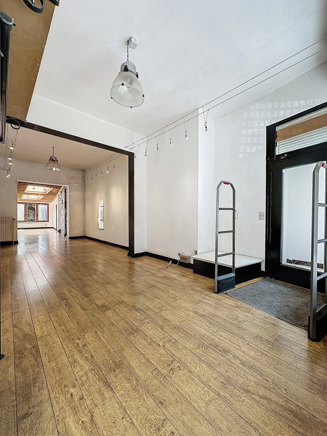 Commercial à louer à Huy - photo 2