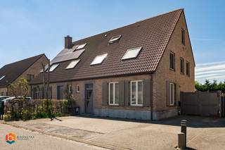 Op een heel leuke locatie te Hever - Schiplaken, vlakbij Domein Hostade (Bloso), bevindt zich deze instapklare woning met 5 slaapkamers, 2...
