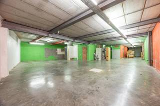 <p><span>ANTWERP - Lange Herentalsestraat: Large storage space of 224 m² in the centre of Antwerp</span></p><p><span> </span></p><p><span>DESCRIPTION:</span></p><p><span>This spacious storage space, totalling approximately 224 m², is situated in a central location in the centre of Antwerp, with direct access from the street and spread over two levels.</span></p><p><span>On the ground floor is a spacious storage area of approx. 135 m². This is fitted with an automatic garage door, a secure entrance door and a separate toilet. The space is easily accessible and offers various options for storing goods or vehicles.</span></p><p><span>In addition, the property features a spacious basement of approx. 89 m², ideal as additional storage space.</span></p><p><span>The combination of a spacious ground-floor area, extra cellar space and a central location makes this property suitable for various purposes, such as the storage of commercial goods, materials and tools, or the parking of classic cars and other vehicles.</span></p><p><span> </span></p><p><span>SPECIAL FEATURES:</span></p><p><span> </span></p><p><span>* Central location in Antwerp</span></p><p><span>* Garage/storage space on the ground floor</span></p><p><span>* Alarm</span></p><p><span>* Automatic garage door</span></p><p><span>* Secure entrance door</span></p><p><span>* Separate toilet</span></p><p><span>* Large basement with additional storage options</span></p><p><span> </span></p>