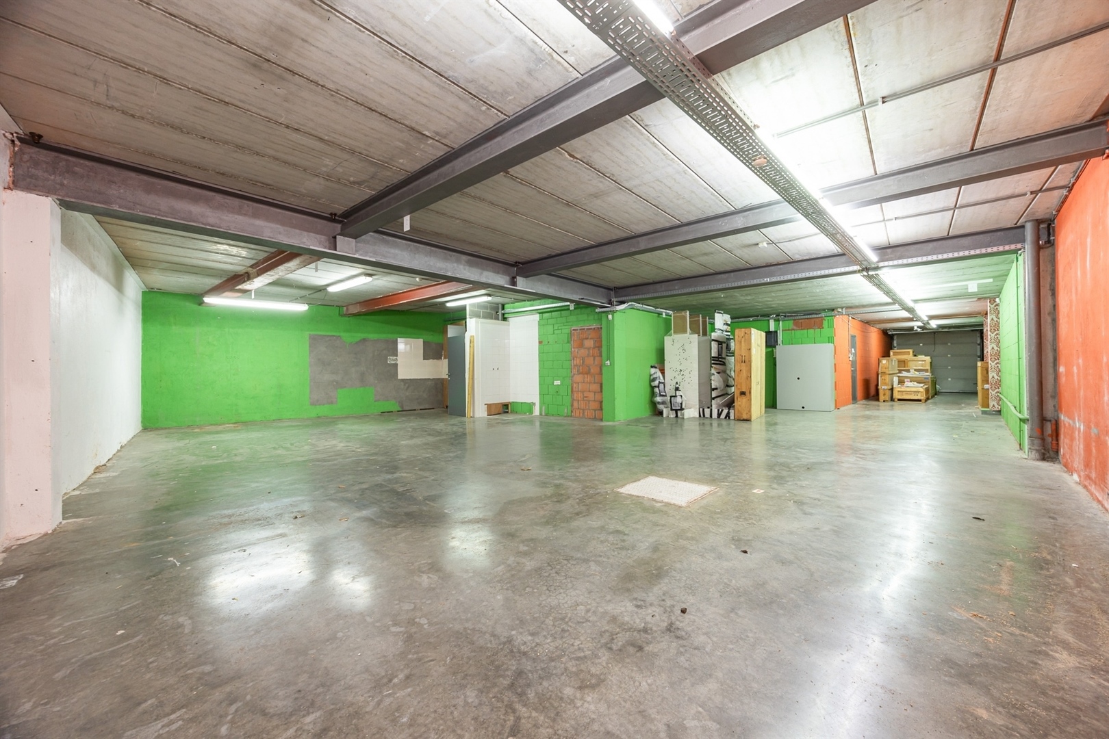 Lange Herentalsestraat ∣ Large storage space - photo 1