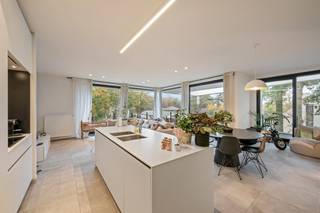 Dit moderne appartement, gebouwd in 2021, ligt aan de Nieuwenhovedreef 37 bus 0202 in Varsenare en biedt u een comfortabele en...