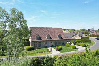 Gelegen in de rustige en groene wijk Schonebeek in Menen, combineert deze villa een ideale ligging met uitstekende bereikbaarheid. Op een...