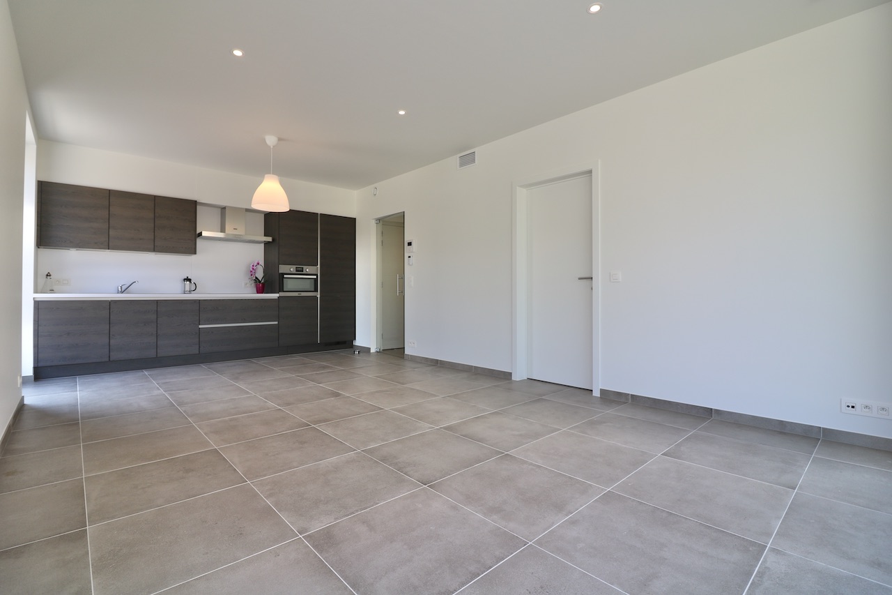 Gelijkvloersappartement met 1 slpk, terras, garagebox en kelderberging voor 785 EUR/mnd - foto 4
