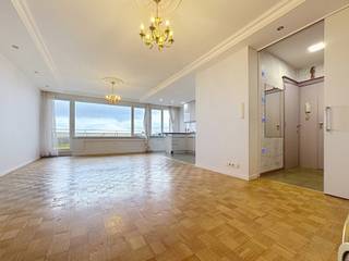 Casalina Real Estate is pleased to offer you exclusively this spacious 100 m² apartment located on the 10th floor with elevator and enjoying...