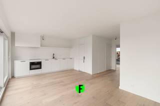 Te huur: prachtige gerenoveerde penthouse met 2 terrassen te Oostende.Op de vijfde verdieping van een kleinschalige residentie bevindt zich deze...