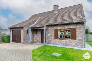 Deze rustig gelegen villa in Knokke-Heist combineert een charmante uitstraling met tal van mogelijkheden.De woning biedt een ruime en lichtrijke...