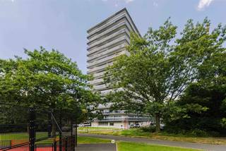 <p><span>Place de parking souterraine à vendre au Koningin Fabiolapark, bloc 5</span></p><p><span> </span></p><p><span>Situé dans le Koningin Fabiolapark, bloc 5, ce spacieux garage souterrain d'une superficie d'environ </span><span>20,3</span><span> m²</span><span>est à vendre </span><span>.</span></p><p><span> </span></p><p><span>Le garage mesure </span><span>5,8 m x 3,4 m</span><span> et est idéal pour garer une voiture, des vélos ou entreposer d'autres objets. Grâce à sa grande superficie, il offre diverses possibilités tant pour le stationnement que pour le rangement supplémentaire.</span></p><p><span> </span></p><p><span>Ce garage constitue en outre </span><span>un investissement</span><span>intéressant </span><span>en vue d’une mise en location</span><span>.</span></p><p><span> </span></p><p><span>Cela vous intéresse ? Contactez-nous pour plus d’informations ou pour organiser une visite.</span></p><p><span> </span></p><p><span>Prix de vente : €25 000</span></p>