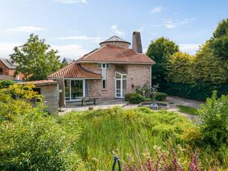 Gezinswoning met kantoor en prachtige tuin te Vosselaar325m² bewoonbaar | 1.968m² grond | Zonnepanelen | Top locatie!Mogelijkheid tot...