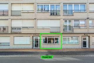 Dit lichtrijke gelijkvloers appartement is gelegen in de Distellaan 85 in Westende Bad, op een uitstekende locatie dicht bij de zee én het...