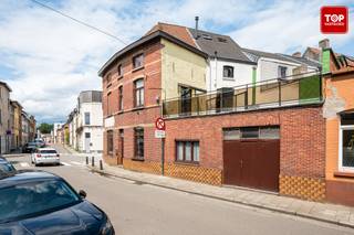 Deze te renoveren woning is gelegen op 5 minuten fietsen van station Gent Dampoort en Gent centrum.De woning beschikt over een grote garageruimte die...