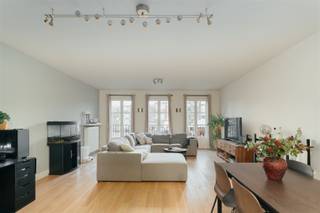 VIVRE AU CŒUR DE BRASSCHAATAu cœur de Brasschaat, surplombant l'Oude Gemeenteplein, se trouve cet appartement spécial dans le Ki. Un lieu de vie...