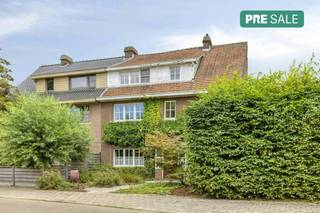 Cette maison est proposée à la vente via Pre-sale. Le 7 août, entre 16 h et 19 h, vous pouvez visiter la maison sur rendez-vous et faire une...