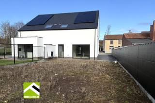 Dans le charmant village de Piringen, cette toute nouvelle maison est à vendre, située dans une rue super calme. Vous y vivrez tranquillement tout...