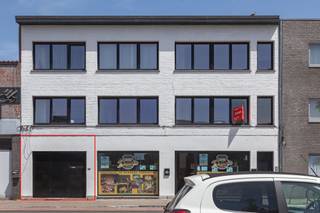 Afgesloten opslagruimte van ca. 50 m² te huur op de Liersesteenweg 260 in MechelenDe unit maakt deel uit van een verzorgd complex met 15...