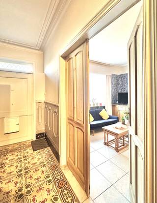 2 Halfopen woningen op een locatie met goede verkeersverbindingen en nabij alles wat men nodig heeft aan winkels, bakker, slager, enz..<br />Indeling woning nr 361: Ruime en lichtrijke woning met aparte inkom met traphal, Ruime woonkamer met salon, eetplaats en volledig geïnstalleerde open leefkeuken met eethoek en alle comfort: vaatwas, oven, microgolfoven, inductiekookplaat, afzuiging, veel kastruimte, bijhorende eettafel in dezelfde uitvoering,.. Apart toilet met handwasser, bergplaats, badkamer met douche, sas naar garage met sectionale poort en trap naar de zeer ruime zolder; Via de traphal in de inkom kan men naar de bovenverdieping waar een nachthal is, drie ruime slaapkamers en bergruimte; Grote tuin met terras; rechts is een ruime oprit met bering en carport, Epc 596/ F; Indeling halfopen woning nr 359: Inkom, woonkamer, keuken, wasplaats, badkamer met douche, apart toilet, kelder, traphal naar verdieping 1: 2 kamers; Oprit/ parking voor wagen en mooie tuin; Instapklaar en proper, enige renovatie vereist; Epc 810/F; Beschikbaar: bij notariële akte na betaling; Info en bezoek: info@elet.immo;<br />