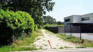 Zeer rustig en residentieel gelegen bouwgrond van 23a44ca met private toegangsweg.Gelegen nabij golf-en meerdomein.Maximum bebouwbare oppervlakte:...