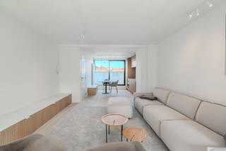 Dit fantastisch duplexappartement te koop is gelegen op de tweede verdieping van "Villa Victoire" langs de Nieuwpoortsesteenweg te Oostende...