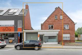 www.ingooigemstraat27.beTe renoveren, grote woning, voorheen dienstig als woonst met traiteurzaak, ideaal voor zelfstandige die op zoek is naar...