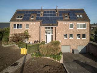 <p>Welkom in dit prachtige appartement in Herselt.</p><p>Dit uitstekend gelegen appartement van 91m² woonoppervlakte biedt de perfecte combinatie van comfort, stijl en functionaliteit. Met 2 ruime slaapkamers heb je voldoende ruimte voor je gezin, terwijl de badkamer met douche alle comfort biedt die je verdient.</p><p>Het hart van deze woonst is ongetwijfeld de grote, lichte woonkamer die naadloos overgaat in een uitgeruste, moderne keuken.  Geniet van de talrijke ramen die het hele appartement met natuurlijk licht vullen en een aangename, open sfeer creëren.</p><p>De private garage met berging zorgen voor een veilige parkeerplaats en extra opslagruimte.  Uitstekend bereikbaar en een goede locatie in Herselt.  </p><p>Dit appartement is klaar om in te trekken. Mis deze kans niet! Het combineert alles wat je zoekt: ruimte, moderne voorzieningen, duurzaamheid en een perfecte locatie. </p><p>Contacteer ons vandaag nog voor een bezichtiging!</p>