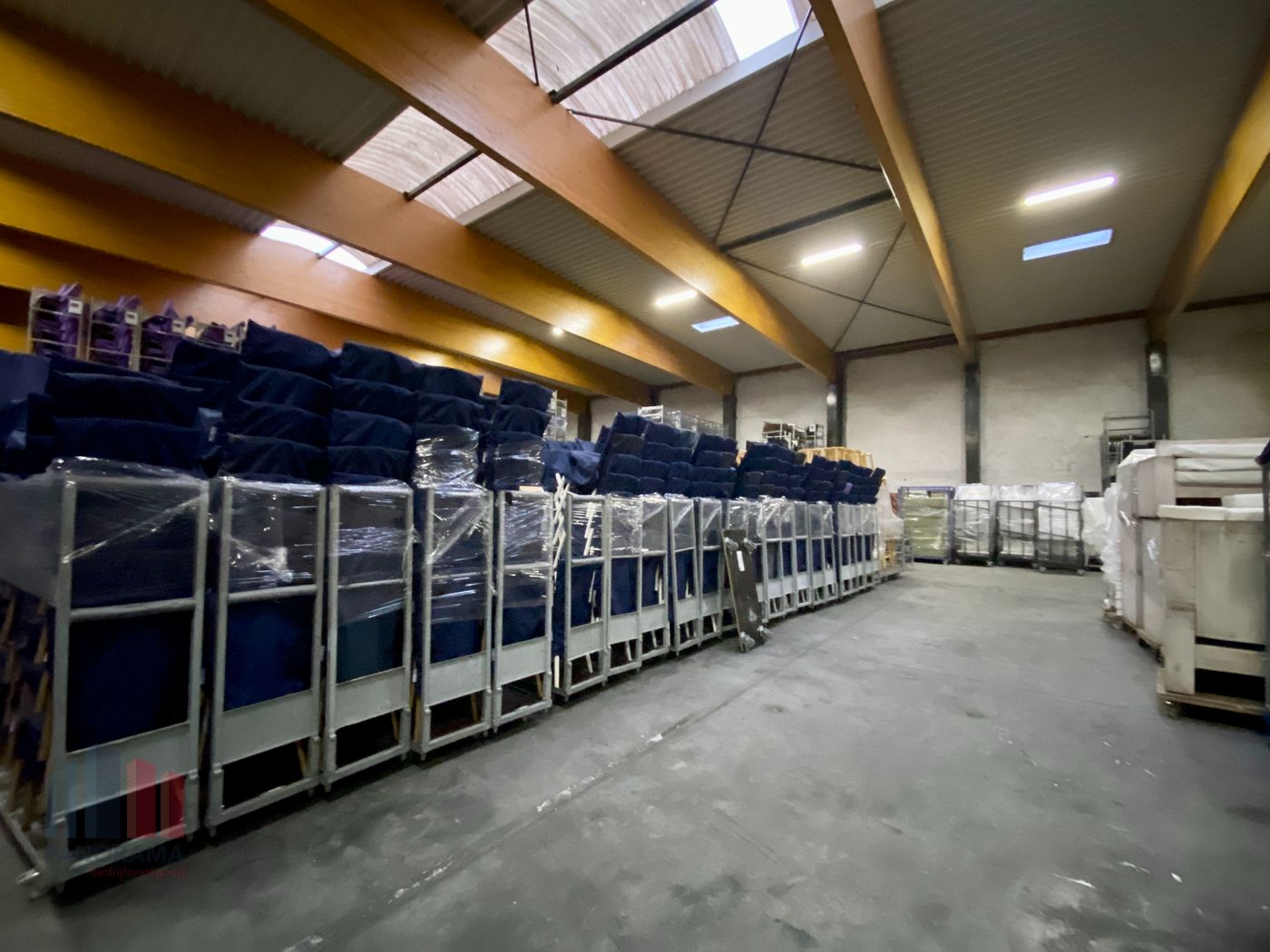 1.961 m² magazijnruimte met 2 sectionale poorten - foto 4